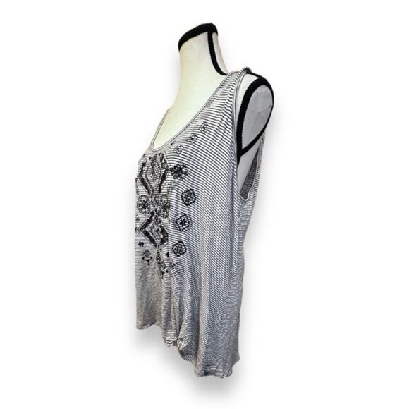 Women’s torrid 1 Striped Tribal Cut Out Embroidered Hip Knot Tank Top 14 16 1XL - Picture 2 of 10